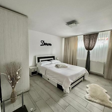 Appartamento La Relax Braşov Esterno foto