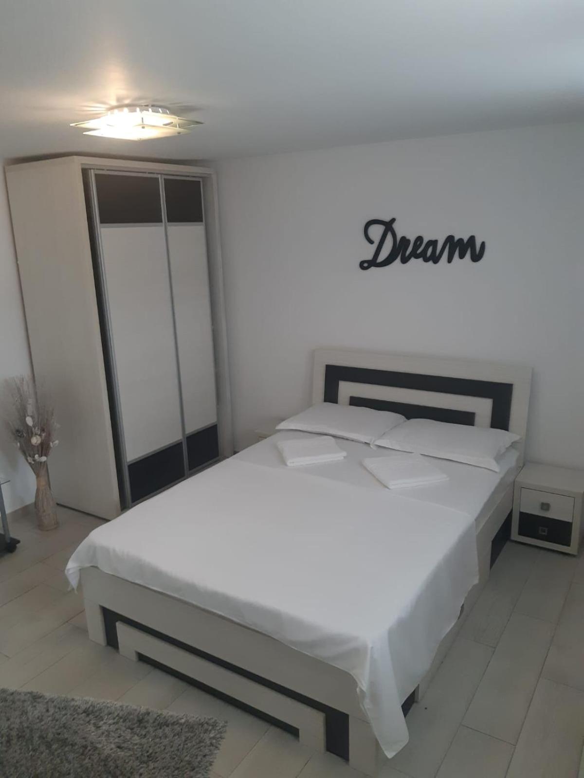 Appartamento La Relax Braşov Esterno foto