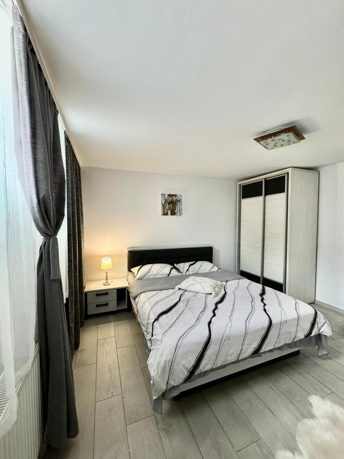 Appartamento La Relax Braşov Esterno foto